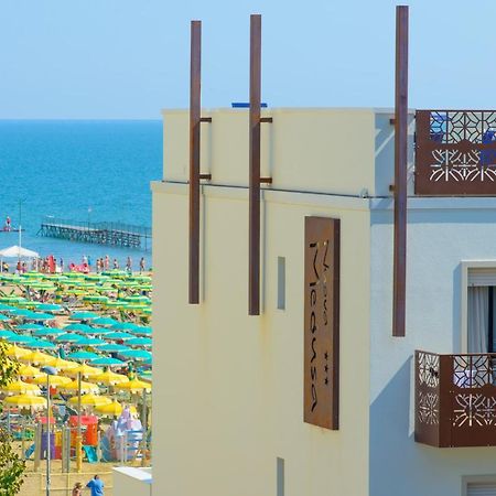 Hotel Nuova Medusa Римини Екстериор снимка